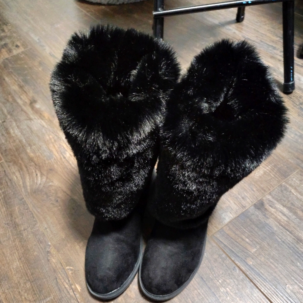 Women's Black Faux Fur Boots NWOT